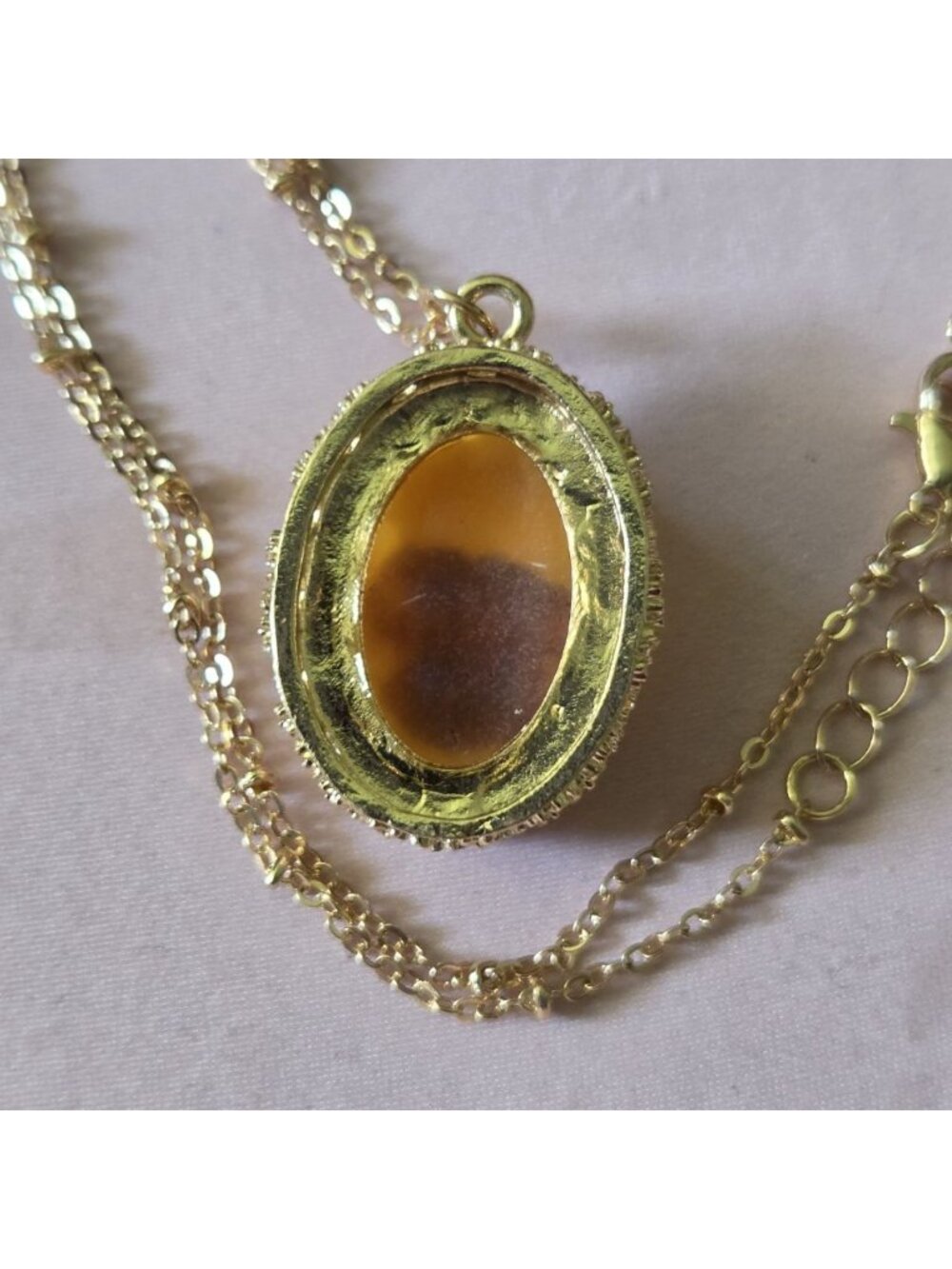 Vintage Gold Tone Molded Resin Cameo Pendant Necklace Victorian Bridgerton - Picture 4 of 11